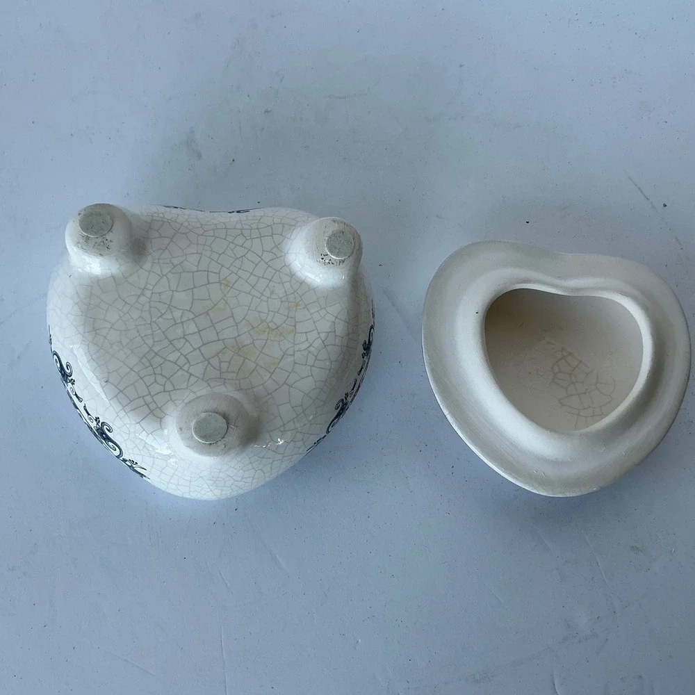 Unbranded‎ Vintage Heart Trinket Box Blue White Floral Butterfly Crackle Glaze